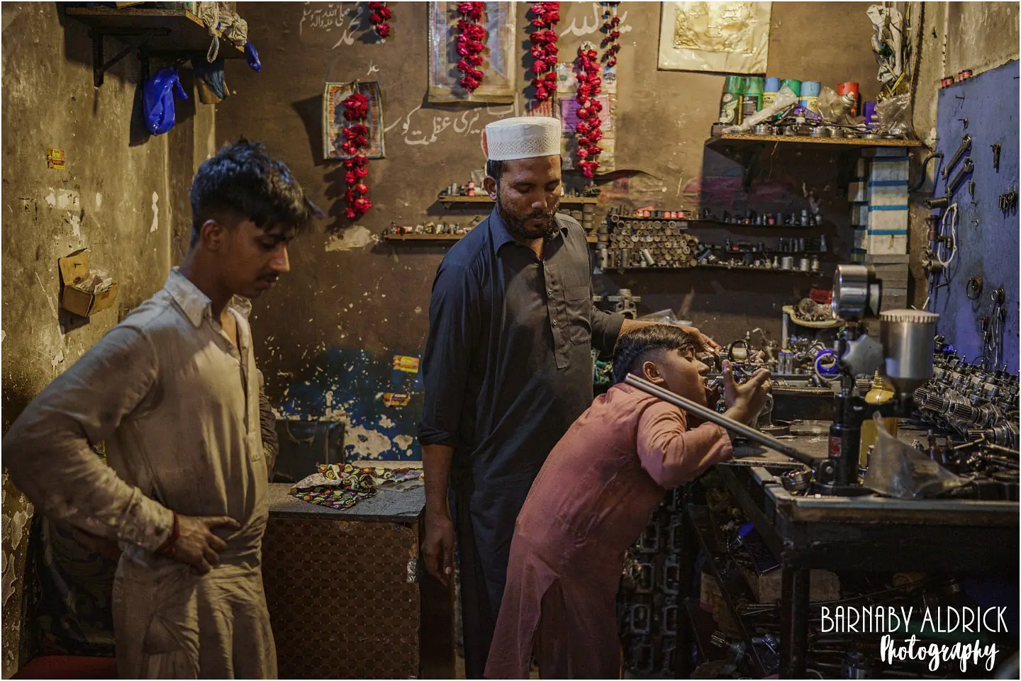 Children mechanics testing pressure in Lahore in Pakistan